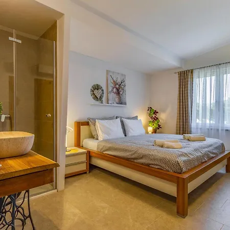 1 Bedroom Amazing In Skatari Holiday home