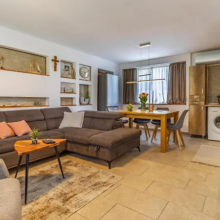 Holiday home 1 Bedroom Amazing In Skatari Pula