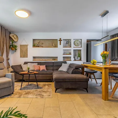 1 Bedroom Amazing In Skatari Pula