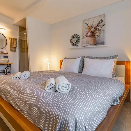 1 Bedroom Amazing In Skatari Pula