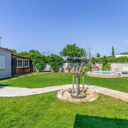 1 Bedroom Amazing In Skatari Holiday home *