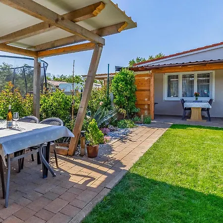 Beautiful In Skatari With Kitchen Vakantiehuis Pula