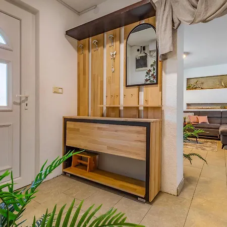 Beautiful In Skatari With Kitchen Vakantiehuis Pula