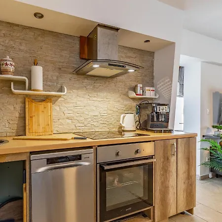 Beautiful In Skatari With Kitchen