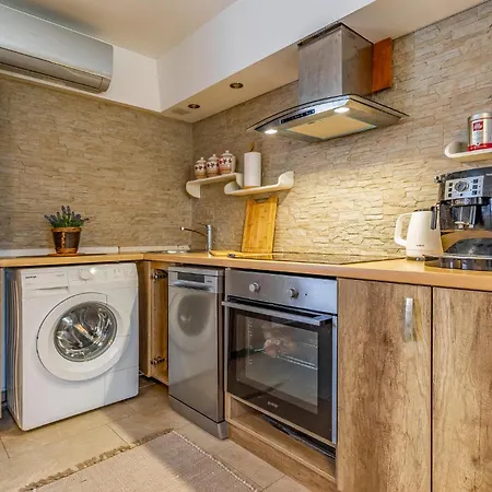 Beautiful In Skatari With Kitchen