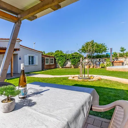 Vakantiehuis Beautiful In Skatari With Kitchen *